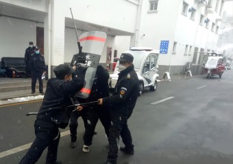 �m��ѩ����һ����(l��i)��(ch��ng)���ַ����ݾ����(d��ng)ůů������